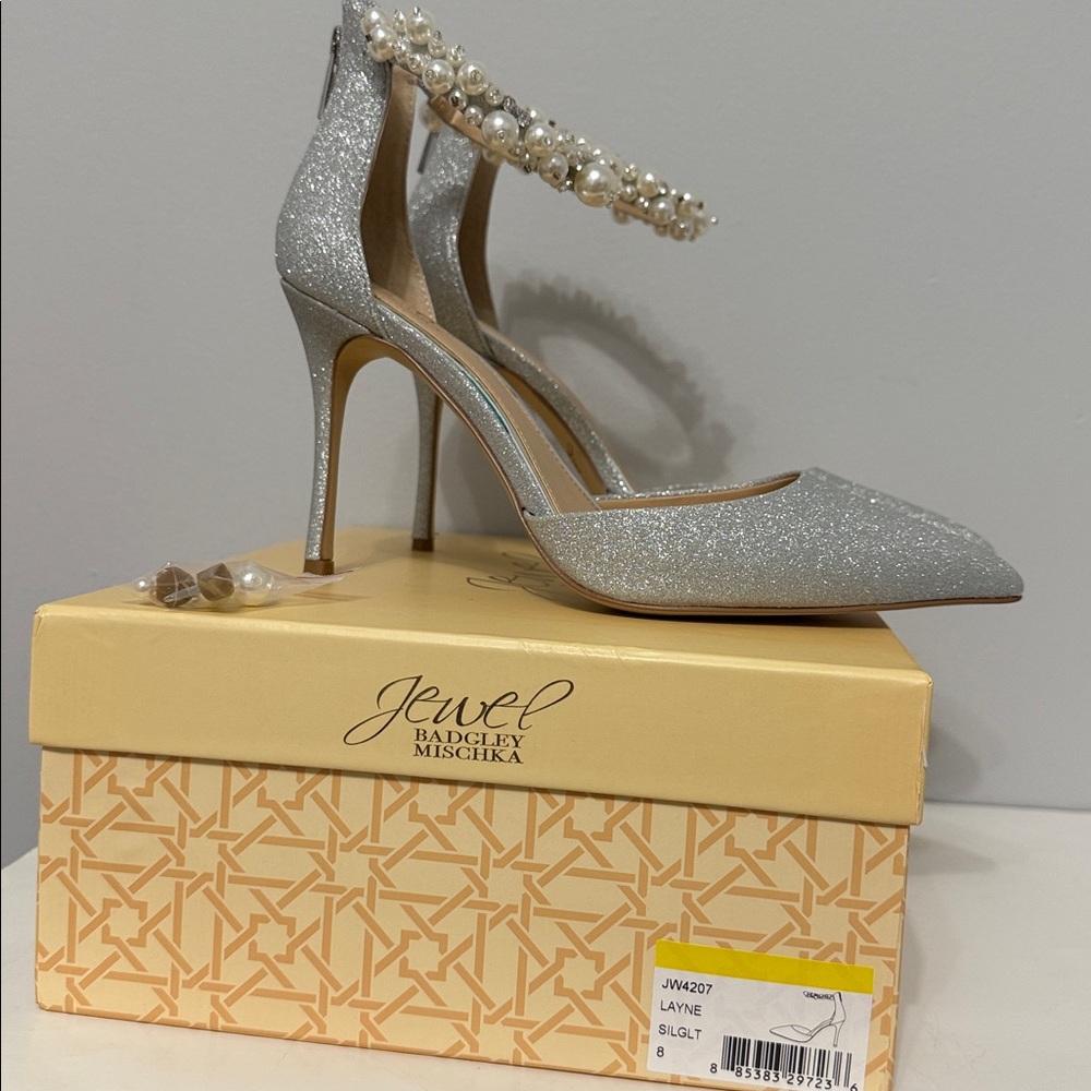 Jewel Badgley Mischka Ankle Strap Pointed Toe Pump
